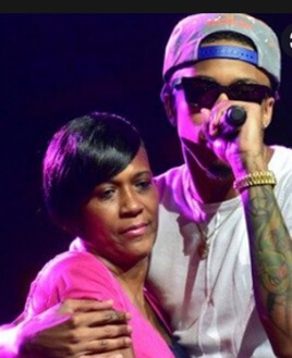 August Alsina with his mother